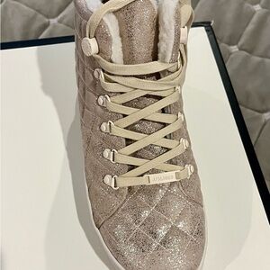 J/SLIDES Women's Glitter Quilted Sneakers - Gold